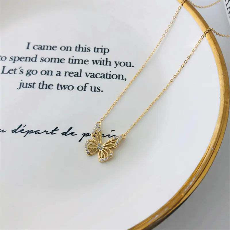 Collar de mariposa con cadena de clavícula