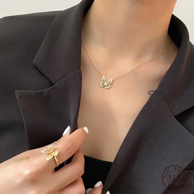 Collar de mariposa con cadena de clavícula