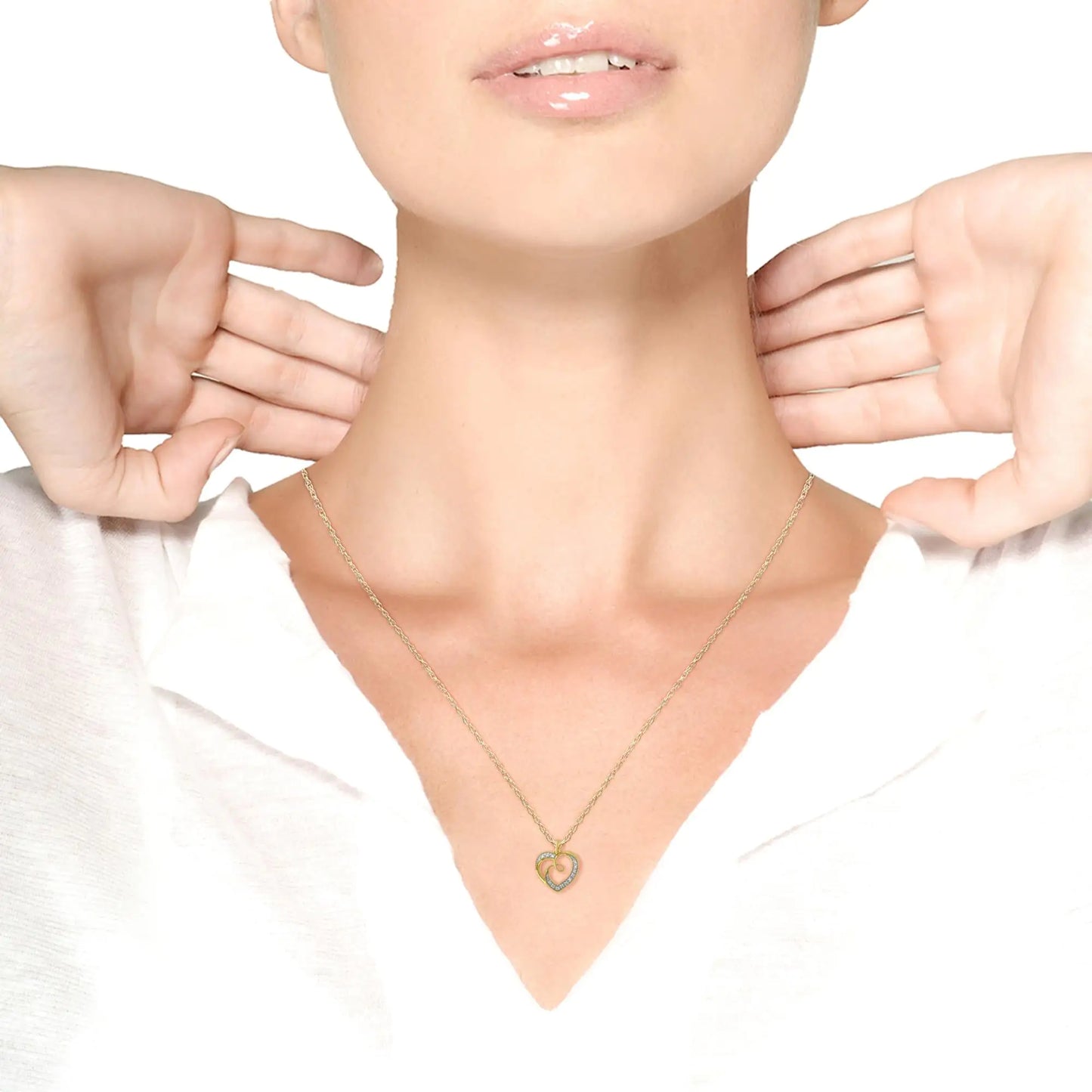 Collar con colgante de 45 cm en plata de ley 925 bañada en oro amarillo de 14 quilates, con detalle de diamantes, lazo y corazón (color HI, claridad I2-I3)