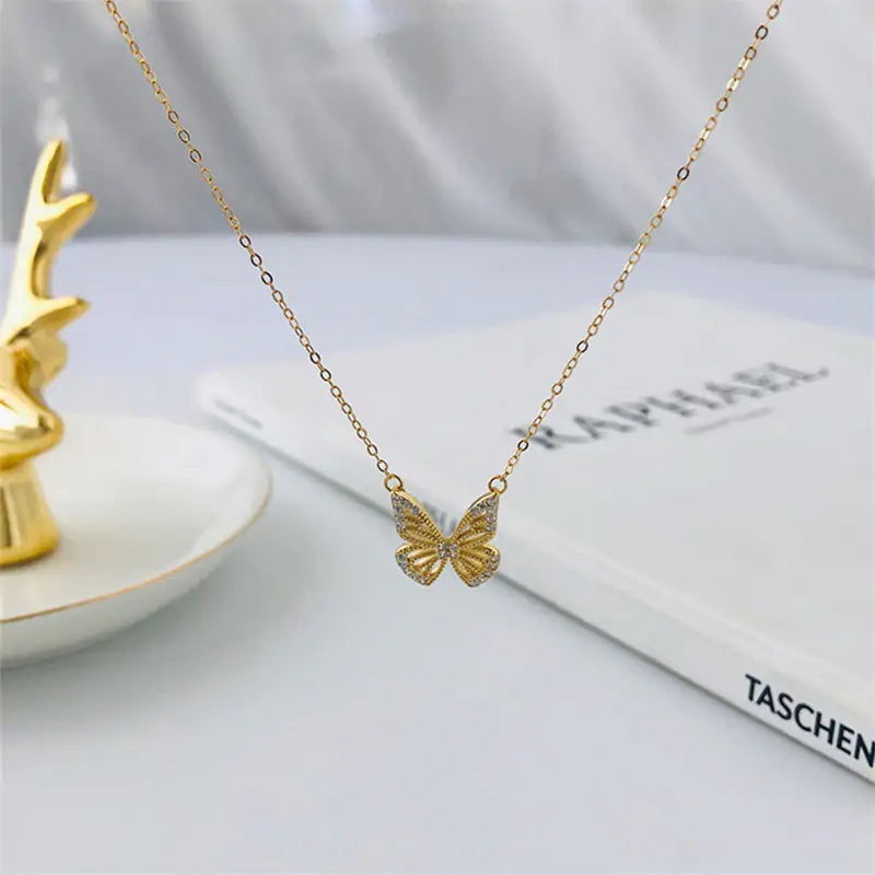 Collar de mariposa con cadena de clavícula